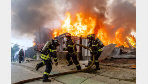 칠레 남부 대형산불 확산에 최소 18명 사망…5만여명 대피