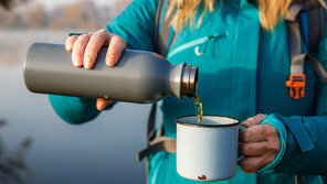 납중독 사망 50대, 원인은 ‘낡은 보온병에 담은 커피’[알쓸톡]