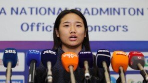 ‘라이벌 꺾고 2연승’ 안세영 “왕즈이 고마워…더 노력하겠다”