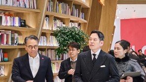 ‘스타필드 빌리지 운정’ 찾은 정용진… “고객들 삶 속으로 깊숙이 들어가자”