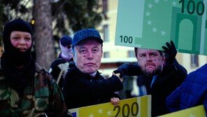 “세계 억만장자 12명 재산, 하위 40억명보다 많아”