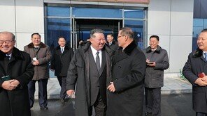 김정은, 공장 준공식서 부총리 전격 해임 “그모양 그꼴밖에 안돼”