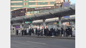 “옷 5겹 껴입었는데도”…‘-17도 동장군’ 앞 얼어붙은 출근길