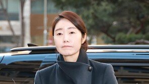 [속보]경찰 출석 강선우 “원칙 지키는 삶 살아와…성실히 조사 임할 것”