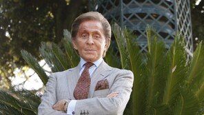 ‘거장 디자이너’ 발렌티노 가라바니 별세…“오트 쿠튀리에 상징”