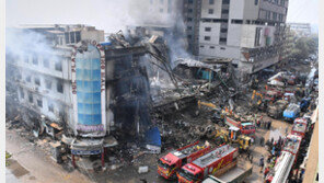 파키스탄 쇼핑몰 화재 26명 사망-83명 실종