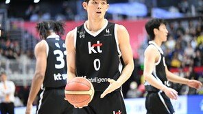 프로농구 KT 하윤기, 발목 부상으로 수술대…사실상 시즌 아웃