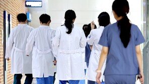 올해 새내기 의사 818명 배출…의정 갈등 전 27% 수준