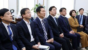 정청래 “‘검사 나빠, 경찰 좋아’는 이분법”…검찰개혁 강경파 ‘톤다운’