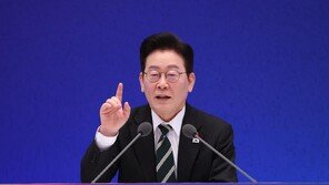 李 “세금으로 집값 잡는 것은 뒤로 미룰 것”…장특공제 축소 시사