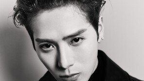 잭슨, 파리 패션쇼에서 신곡 최초 공개…퍼렐 윌리엄스 프로듀싱