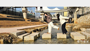 하나, 둘… ‘굴포천 돌다리’ 함께 건너보자