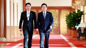 “개구리처럼 어디로 튈지” 강훈식 출마 열어둬