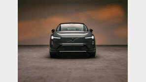 볼보, EX60 세계 최초 공개…“1회 충전, 810㎞ 달린다”