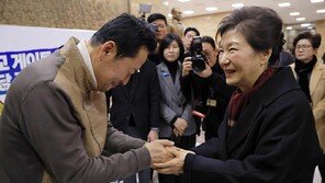 박근혜 “훗날 위해 단식 멈춰야”…울먹인 장동혁 “그렇게 하겠다”