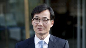 “국민의 용기” 말하다 ‘울컥’한 이진관…前 헌법연구관 “나도 코끝 찡”