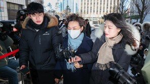 김병기 의원 부인, 피의자 신분 경찰 출석…‘공천헌금 의혹’ 조사