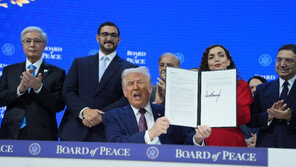 트럼프 의장 맡은 ‘평화위’ 22개국 참여…“유엔 무력화 우려”