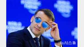 트럼프가 조롱한 마크롱 선글라스, 홍보 효과 ‘톡톡’