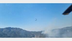 봉화 재산면서 산불, 헬기 10대 투입…건조특보 속 초속 3.2m 강풍