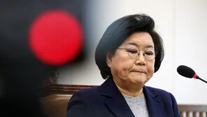 “너 똥오줌 못가려?” 청문회 폭언 녹취 재생에…이혜훈 숨 내뱉어