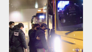 ‘노쇼 사기’ 캄보디아 일당 49명 부산 압송… 194명 홀린 69억 원대 사기극