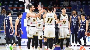 프로농구 LG, KCC 완파…연패 탈출하며 선두 유지
