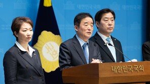 정청래 ‘조국당 합당’ 제안에, “독단” 친명 반발 확산