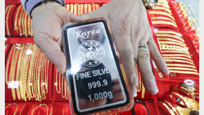 국제 은값, 사상 첫 온스당 100달러 돌파