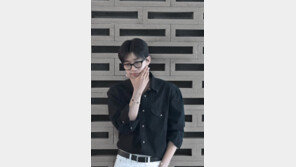 안경 쓴 임영웅, 못 알아볼 뻔…배우 느낌 물씬