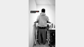 ‘하반신 마비’ 박위, 두 발로 섰다…♥송지은 “남편 멋지다”