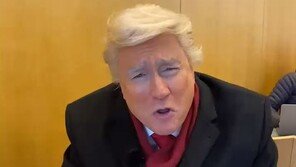 “한국을 미국의 54번째주로 만들겠다”…그린란드 나타난 짝퉁 트럼프