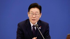 李 “정부 이기는 시장 없다”…‘양도세 중과 유예 종료’ 재강조