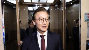 “일하고 일하겠다” 몸푸는 전재수…국힘 “출마 말고 수사” 맹공