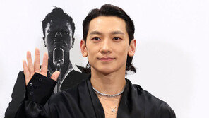 비, 청각장애 팬에 “춤 안 추나” 지적 논란…“생각 짧았다” 사과