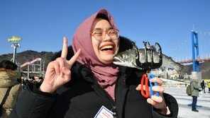 추위도 이기는 손맛… ‘화천산천어축제’ 100만 돌파