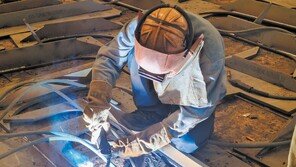 “외국인 없으면 망한다” vs “일자리 뺏긴다”