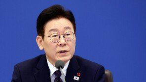 李 “비정상인 부동산… 정상화 수단 많다”