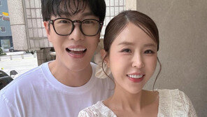 “애정 어린 염려 잘 알아” 신지, 문원과 오는 5월 결혼식