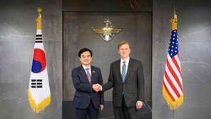 美콜비 차관 “韓, 한반도 방위 주도적 역할”…안규백 “전작권 전환 필수”