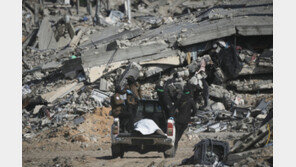 이스라엘, 가자 마지막 인질 유해 수습…휴전 2단계 진입 길 열리나