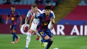 이강인 소속 PSG, 바르사 출신 18세 유망주 페르난데스 영입