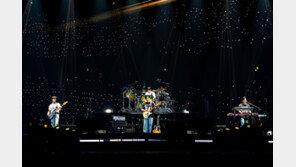 데이식스, 마닐라 단독 콘서트 성황