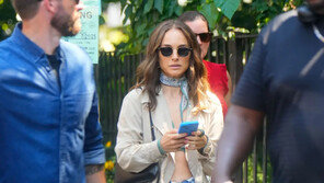 ‘레옹’의 소녀에서 여전사로…나탈리 포트만, 美이민당국  ‘작심 비판’