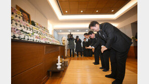 ‘이해찬 별세’ 조문 첫날 추모 발길…낮 12시 30분 공식 조문 개시