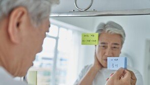 “어디 뒀지?” 깜빡하는 기억력 감퇴… ‘노년 고립’으로 가는 조용한 시작