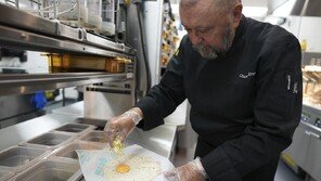 “학력 세탁해 ‘맥날’ 알바해요”…美 취업난에 ‘저임금 노동직’도 치열