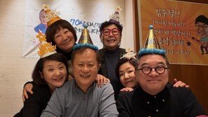 “안 보이는 것에 익숙” 송승환, 칠순 잔치서 밝은 근황