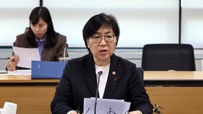 ‘의사 부족’ 시나리오 더 추리는 보정심…정은경 “접점 찾아가길”