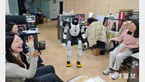 [글로벌 현장을 가다/김철중]“주문 이틀 만에 배송”… 휴머노이드 로봇 렌털 시대 연 중국